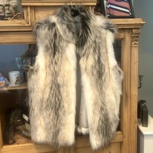 Faux fur vest 
Size XL